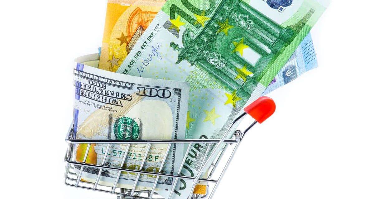 International bank notes in a shopping cart. Asian suppliers prioritise very different things to Western culture. Do you prefer a discount, replacement material, or a refund?
